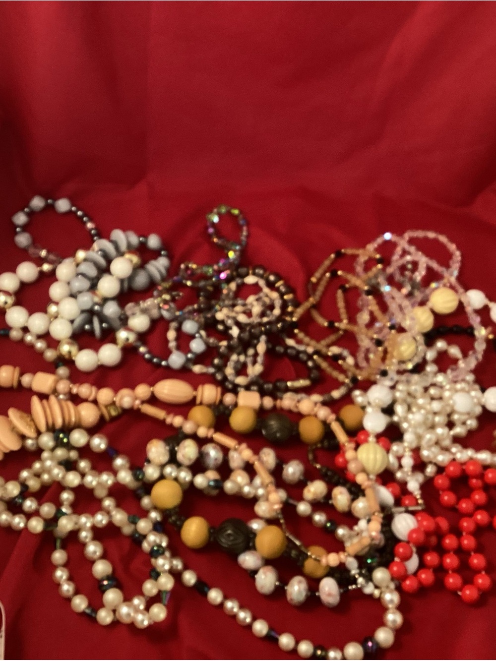 786 grams of vintage beaded costume jewelry necklaces